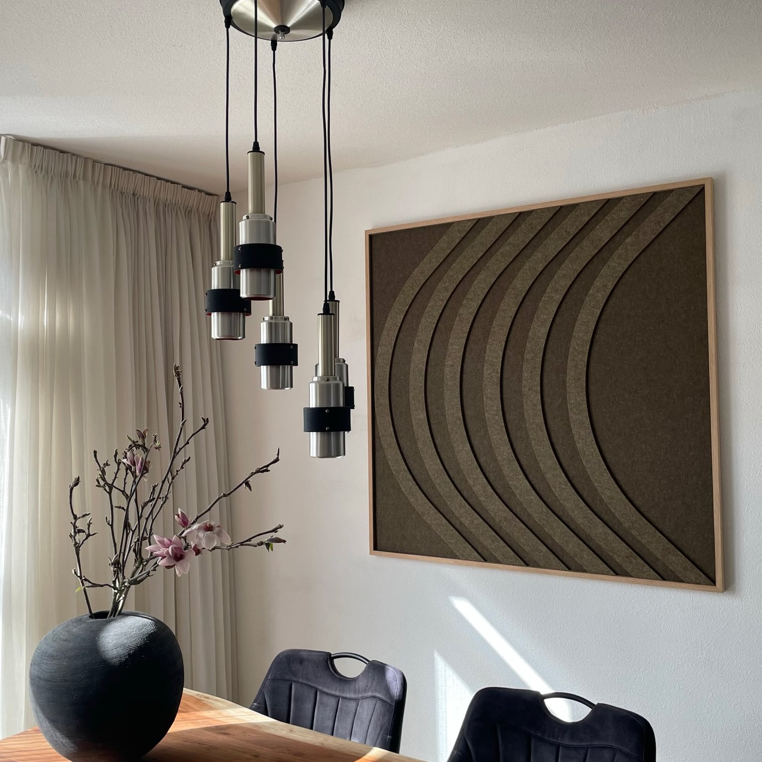Scandinavian Creations Bow akoestisch schilderij in een eetkamer